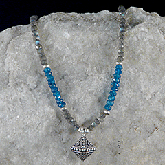 labradorite artisan necklace
